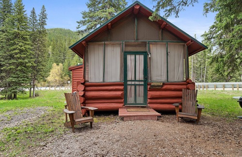 Cheyenne Crossing Cabina | Cabina de guardabosques en Spearfish Creek