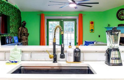 Navarre Casa | Ranger - Pool, Arcades, Foosball, 5m to Beach!