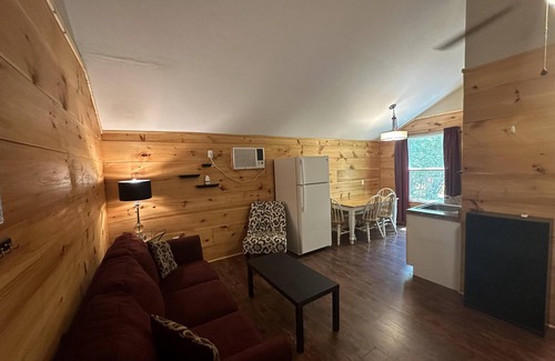 Cochran Cabina | Ranger Smith Cabin 1 - Ranger Smith Cabin Jellystone Park Cochran