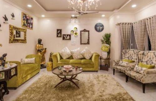 Bengaluru Villa | Rangmahal by StayJade Projector Jacuzzi & Pvt Pool
