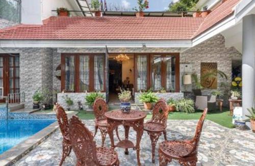 Bengaluru Villa | Rangmahal by StayJade Projector Jacuzzi & Pvt Pool