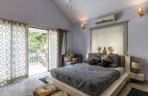 Bengaluru Villa | Rangmahal by StayJade Projector Jacuzzi & Pvt Pool