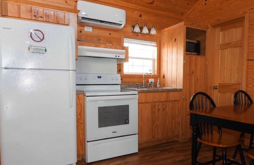 Leasburg Cabina | Ransom's Retreat Group cabin rental near Meramec River