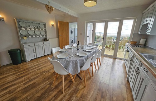 Pembrey Cabaña | Raphael House - Welsh Sea View Cottage with Jacuzzi