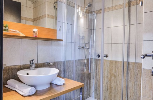 Himare Hotel | Rapos Resort Hotel