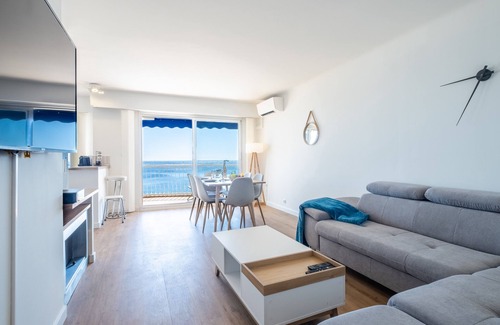 Pointe Croisette Apartamento | RARE! 2-Br Seafront Apartment
