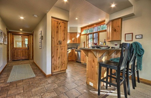 Yosemite West Casa | Rare 2 King Bedrooms, INSIDE Yosemite Gates, No Stairs to Enter