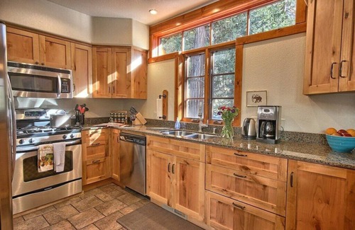 Yosemite West Casa | Rare 2 King Bedrooms, INSIDE Yosemite Gates, No Stairs to Enter