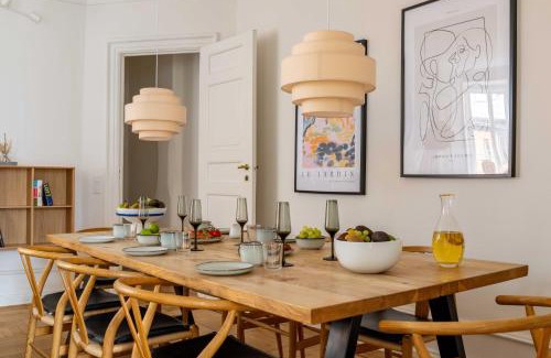 Nyhavn - Amalienborg Apartamento | Rare 4BR Apartment w Unique Details in CPH City