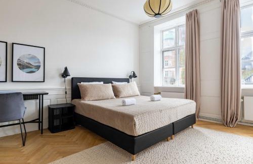 Nyhavn - Amalienborg Apartamento | Rare 4BR Apartment w Unique Details in CPH City