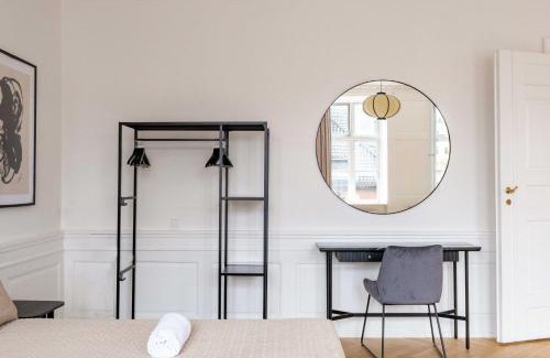 Nyhavn - Amalienborg Apartamento | Rare 4BR Apartment w Unique Details in CPH City