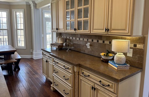 Kedron Casa | Rare 8-bedroom house in Columbia, TN. Minutes from Franklin. Pool and 12 acres