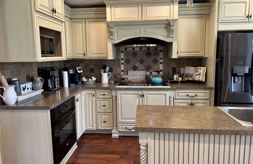 Kedron Casa | Rare 8-bedroom house in Columbia, TN. Minutes from Franklin. Pool and 12 acres