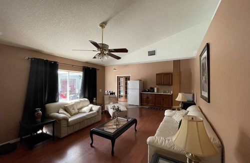 Lutz Apartamento | Rare & Amazing 3 bdrm 2 bath apt with pool gives you a home away from home feel.