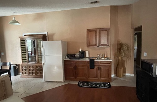 Lutz Apartamento | Rare & Amazing 3 bdrm 2 bath apt with pool gives you a home away from home feel.