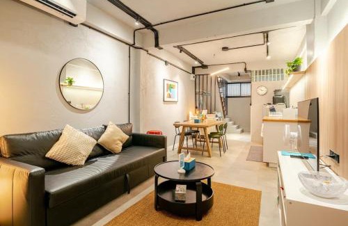 Yan Nawa Casa | Rare Bangkok Townhouse Perfect for Groups, 8 mins to Train