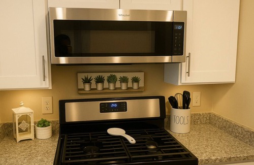 Northeast Heights Apartamento | Rare Bart Prince 2BR Townhouse in Santa Fe Charm