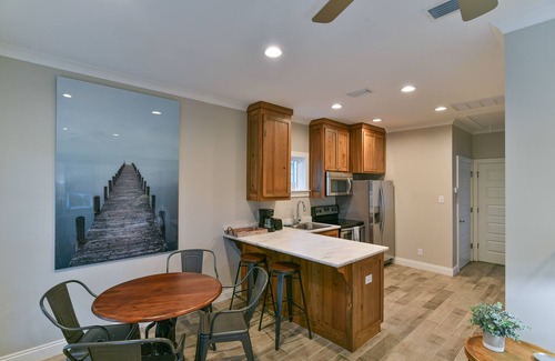 Daphne Cabaña | Rare Cottage in Heart of Downtown Daphne!