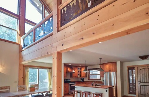 Wishon Casa | Rare Deluxe Family Cabin - Yosemite & Bass Lake