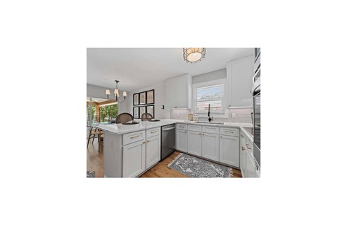 Buford Casa | Beautiful Floating Dock Charming 4Bedroom Home Minutes From Attractions