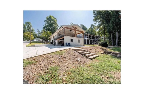 Buford Casa | Beautiful Floating Dock Charming 4Bedroom Home Minutes From Attractions