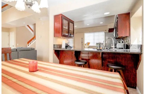 Aliso Viejo Casa | Rare Family home w/ 2 car Garage and Quaint Backyard
