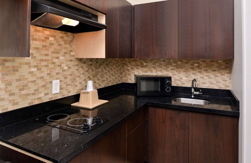 Spring Hotel | Rare Find! 2 Family-friendly Units. Near National Museum of Funeral History