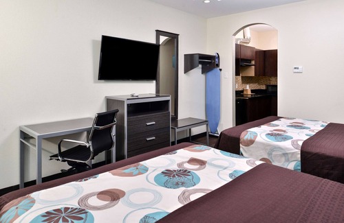 Spring Hotel | Rare Find! 2 Family-friendly Units. Near National Museum of Funeral History