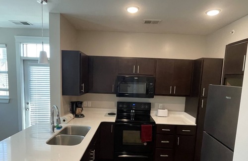 Carmel Apartamento | RARE find! 3 bedrooms! Upscale Carmel!