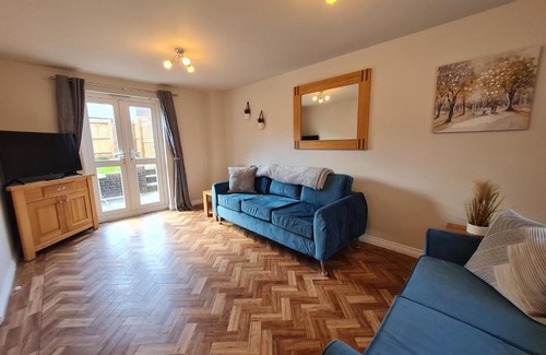 Merthyr Tydfil Casa | RARE FIND 3BR Detached with Garage Bike Park Wales & Brecon Beacons