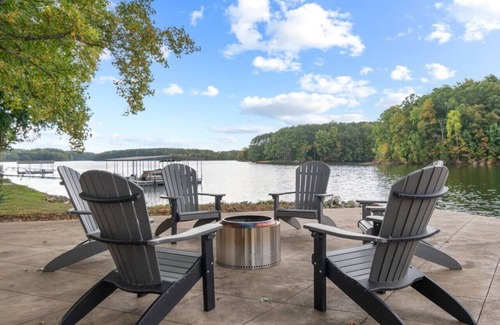 Winchester Casa | *Rare Find* Best Lot with Dock and Views on Lake