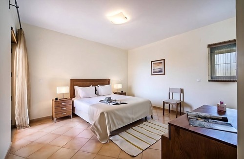 Praia da Luz Hotel | Rare Find! Comfortable 2BR with Kitchen, 3 Swimming Pools, Free Parking!