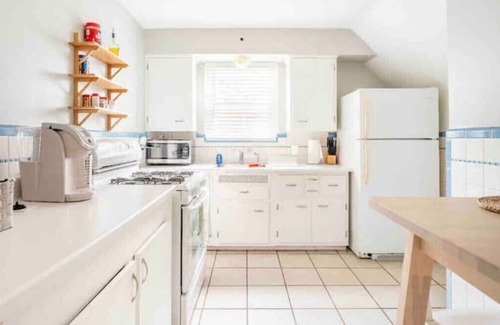 West Price Hill Casa | Rare Find Cozy Apartment Close to Downtown