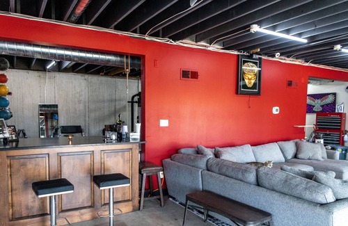 Lawrence Otro | RARE FIND for groups! Creature comfort & beyond! Art! Luxury! Wide Open Spaces!