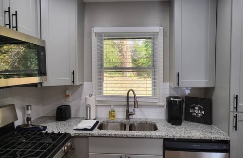 Atlanta Casa | RARE FIND! Heated Pool & Spa Near ATL City Center