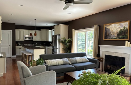 Somersworth Casa | RARE FIND Home Away from Home