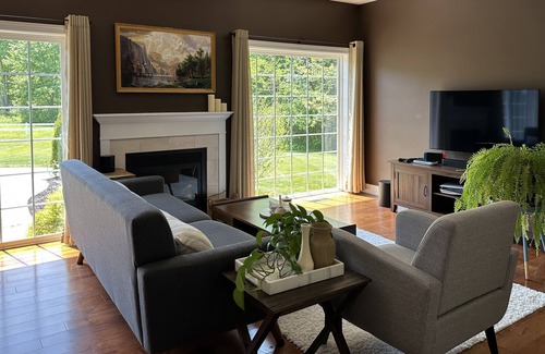 Somersworth Casa | RARE FIND Home Away from Home
