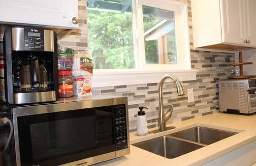 Federal Way Casa | House on 1 .5 acre land - Rare find. Private, nice and quiet. Renovated 08/2023