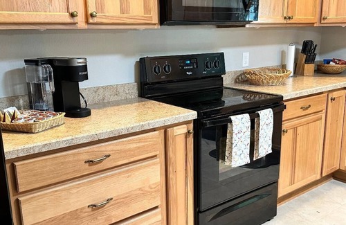 The Villages Casa | Rare find in Historic Orange Blossom 3/2 with golf cart