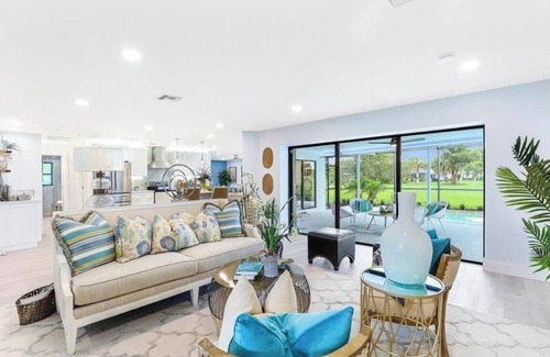 Lely Golf Estates Casa | RARE FIND! Newly Renovated Home on Golf Course!