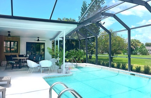 Lely Golf Estates Casa | RARE FIND! Newly Renovated Home on Golf Course!