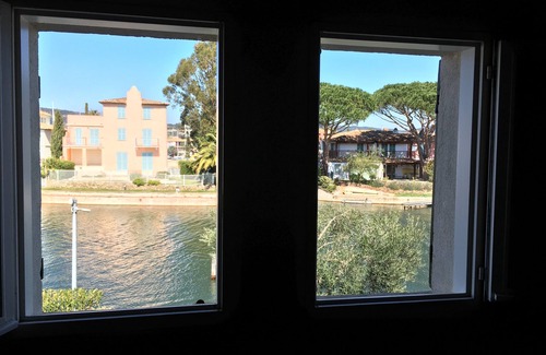 Port Cogolin Casa | Rara, casa de pescadores con 2 dormitorios, amplia terraza y amarre.