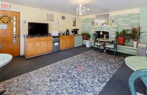 Delhi Casa | Rare Gem! Hike to the Summit of Bramley Mountain Trail! FREE Parking!