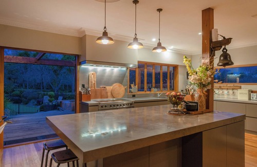 Tamahere Casa | Rare Gem in Tamahere - for 14+ space galore