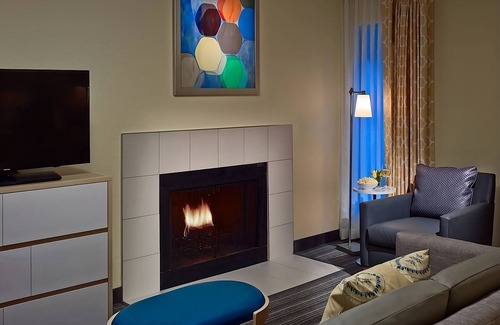Omaha Hotel | Rare Gem! Onsite Pool, Free Breakfast, Kitchen, Pet-Friendly Property