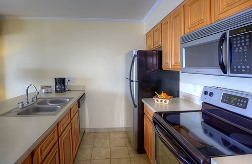 Rocky Point Hotel | Rare Gem! Unit w/ Balcony, Kitchen! Pool & FREE Parking, Close to Ybor Museum