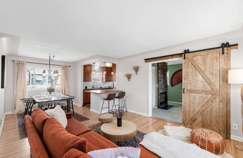 Scenic Heights Casa | Rare Mtn Views, Hot Tub and Great Vibe