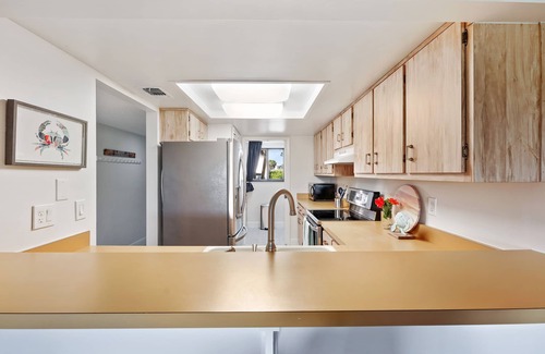 Chandler Park Condominio | Rare Oceanfront Gem: 2BR Condo in Cape Canaveral
