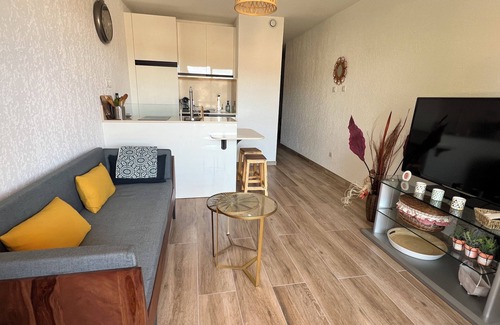 La Londe-les-Maures Apartamento | Rare pearl on the beach for 2 people, air-conditioned apartment