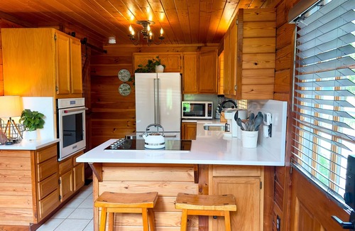 Sevierville Cabina | Cabina privada de 2 acres frente al río en las grandes montañas humeantes